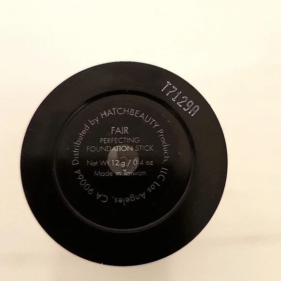 Kristofer Buckle Triplicity Perfecting Foundation Stick in Fair - Picture 4 of 4